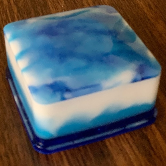 BeachTiff Blue & White Resin Box - Picture 3 of 3